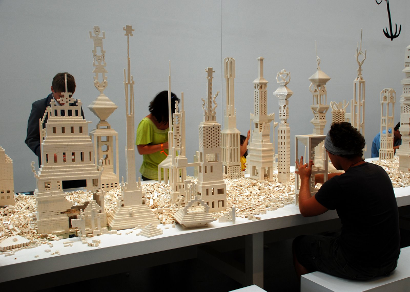 Illustration for article titled These people are building a massive 150,000-brick Lego cityscape